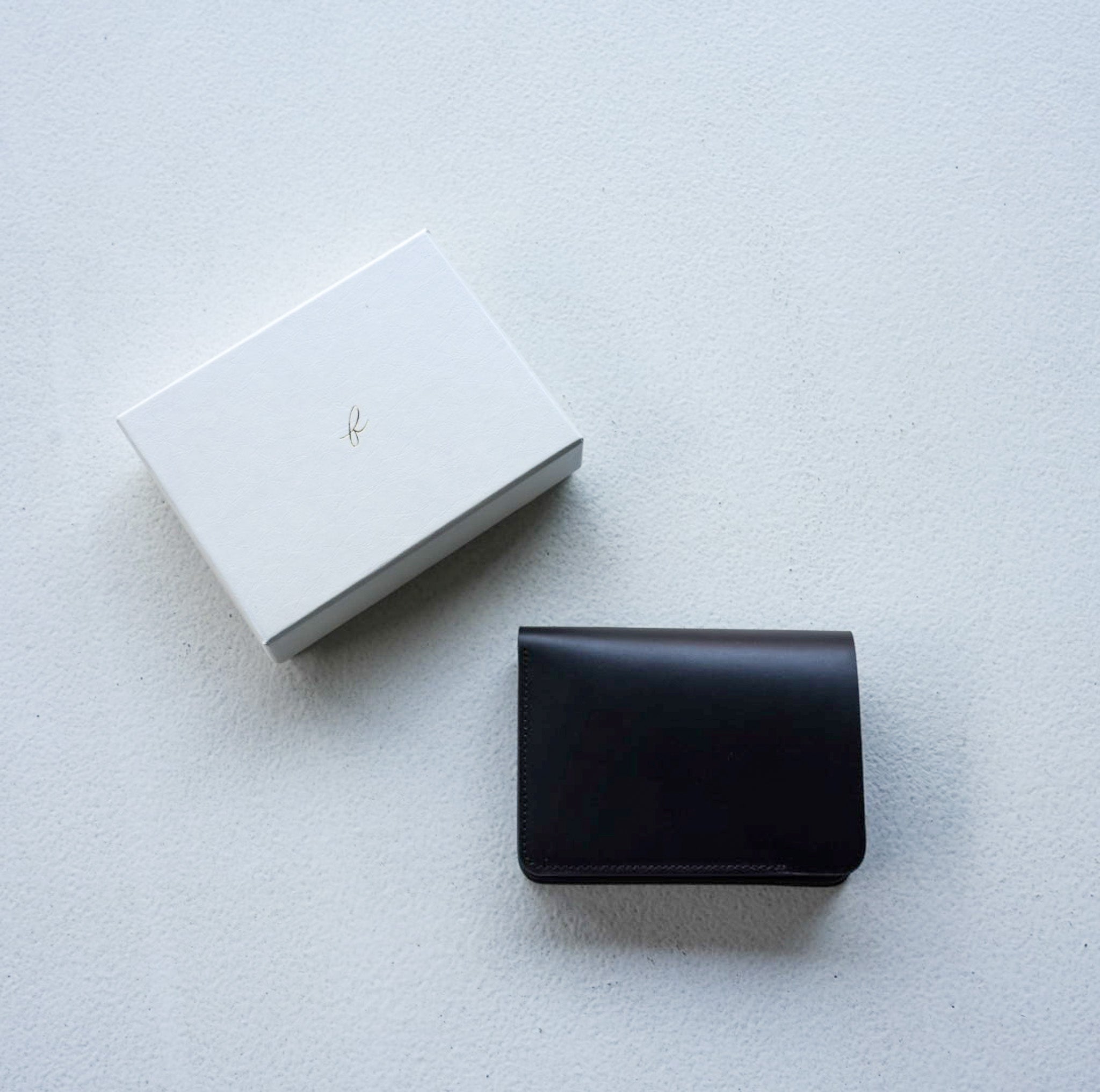 専用 forme post wallet box calf Exclusive forme post wallet ILCEA box calf Exclusive 25SS PRE ORDER | Roxanne